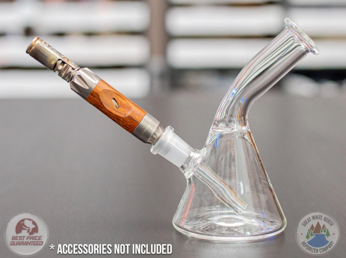 sneaky pete pipsqueak glass rig paired with dynavap vong